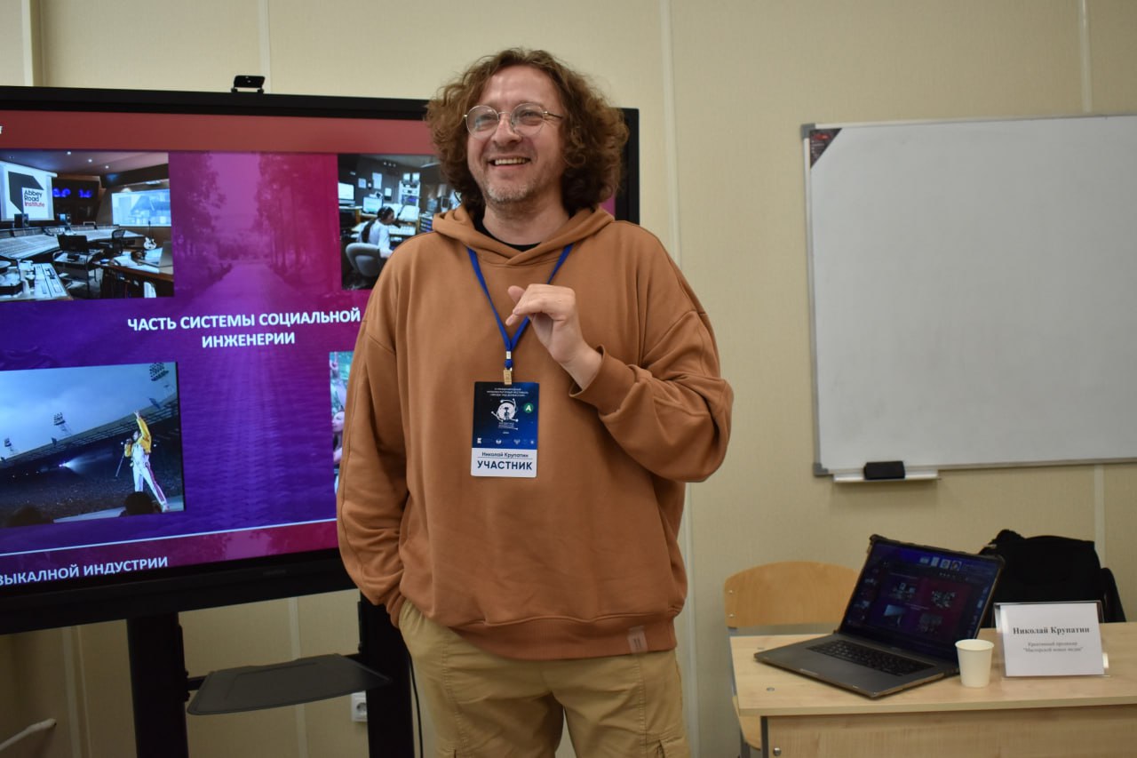 О связи музыки сквозь века поговорил с мариупольскими студентами Николай Крупатин