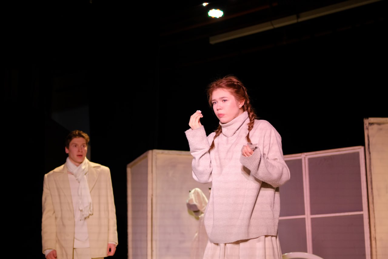 «Не бойся, мой бедный Марат!», студенты Института театрального искусства имени народного артиста СССР И.Д. Кобзона в рамках ММКФ «Звёзды над Донбассом» показали спектакль Алексея Арбузова «Мой бедный Марат»