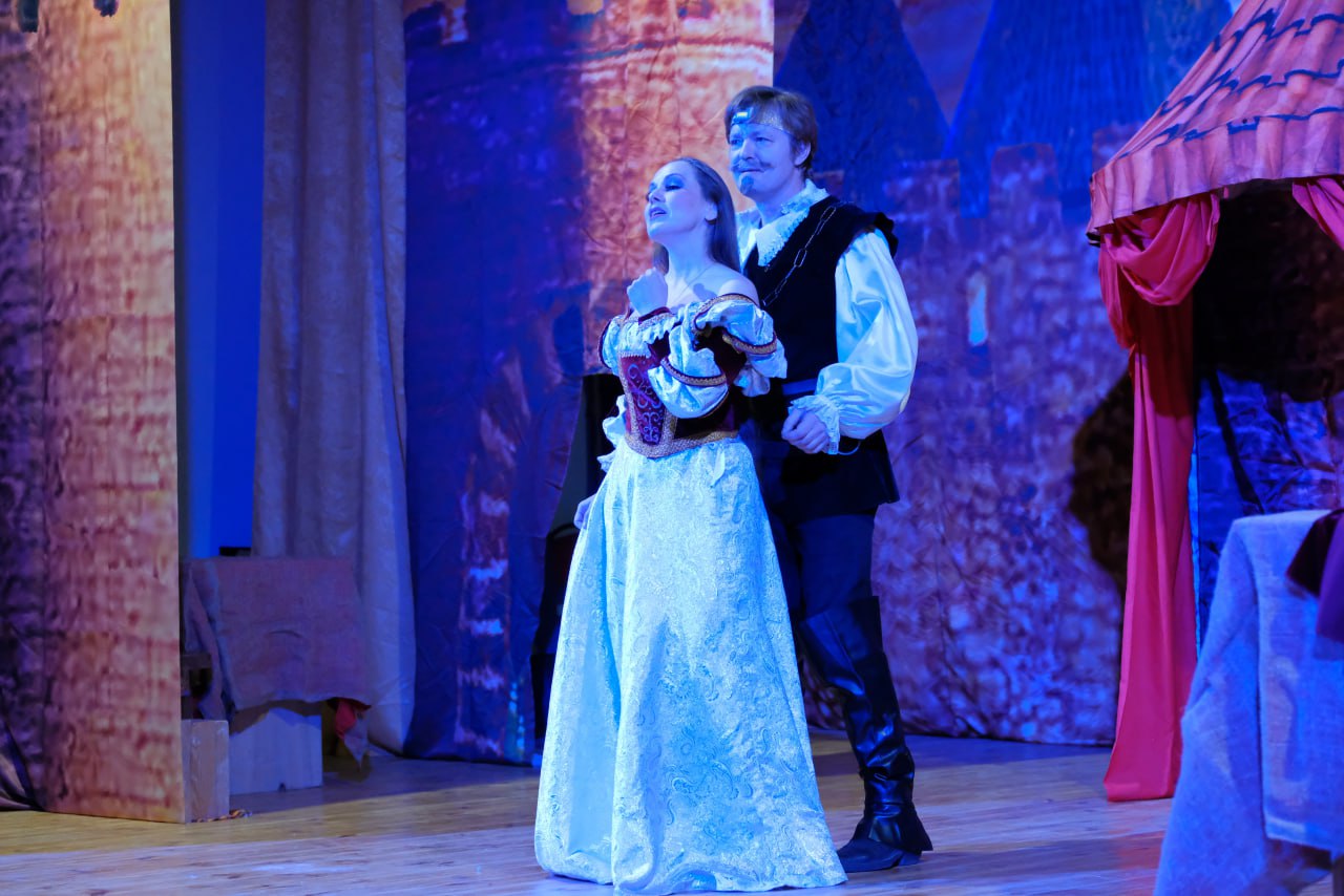 Московский патриотический театр «Варяги» показал мариупольцам спектакль по произведениям Стругацких