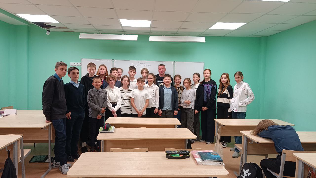 Вадим Панов пообщался с мариупольскими школьниками о будущем, которое в книгах