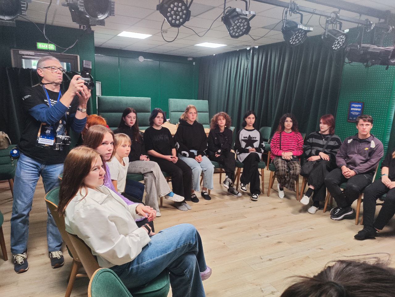 Артисты Московского театра «Варяги» поделились опытом с подрастающими артистами Мариуполя