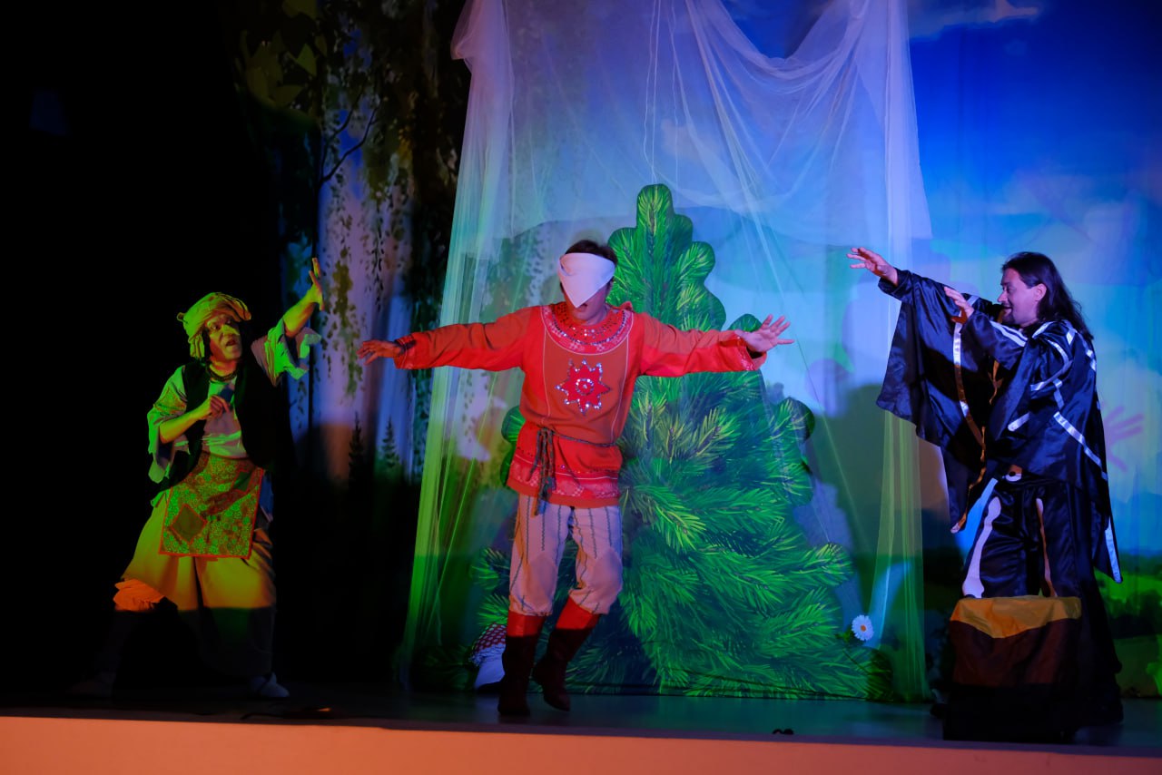 С берега моря в заколдованный лес. Московский патриотический театр «Варяги» показал музыкальную сказку «Иван да Марья или Заколдованный лес»