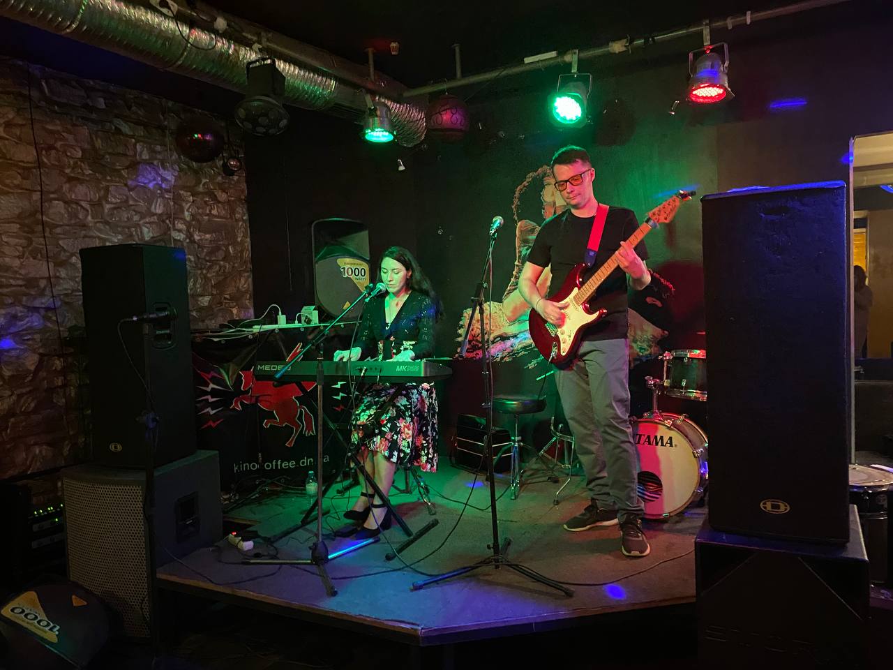 Музыкальный вечер в «Кинокофейне» провели участники фестиваля «Звёзды над Донбассом»