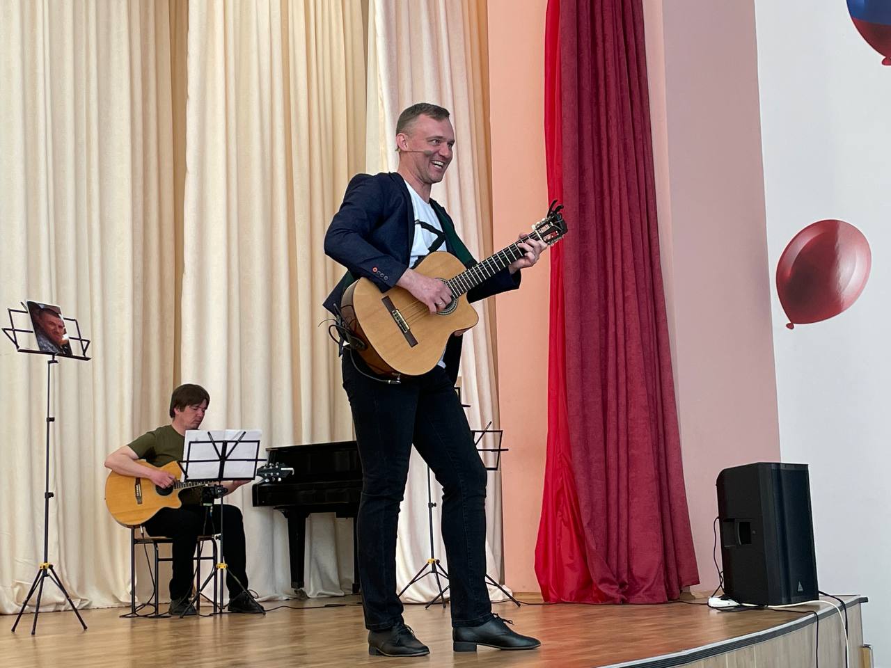 Участники фестиваля почтили память героев Донецкой Народной Республики