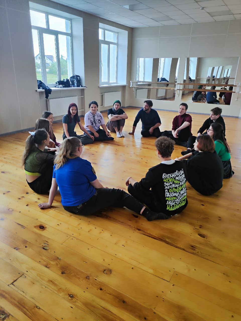 Студенты Института театрального искусства имени народного артиста СССР И.Д. Кобзона приехали к воспитанникам студенческой театральной студии «Абсурд» Мариупольского государственного университета им. А.Д.Куинджи