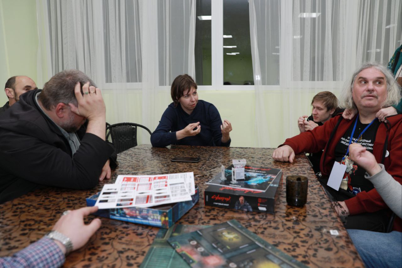 Участник ММКФ «Звёзды над Донбассом» Мария Сарум рассказала об фантастических настольных играх