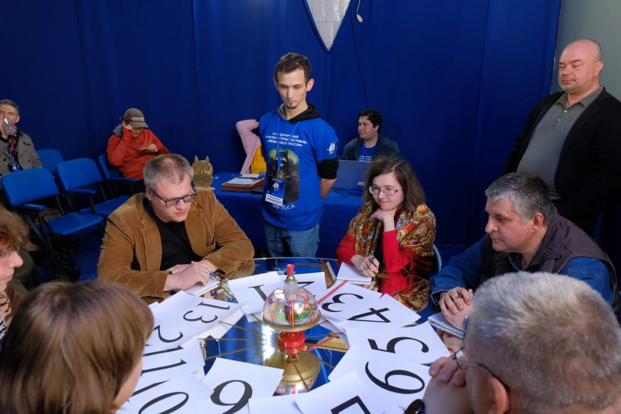 Участники фестиваля «Звёзды над Донбассом» сыграли в «Что? Где? Когда?»